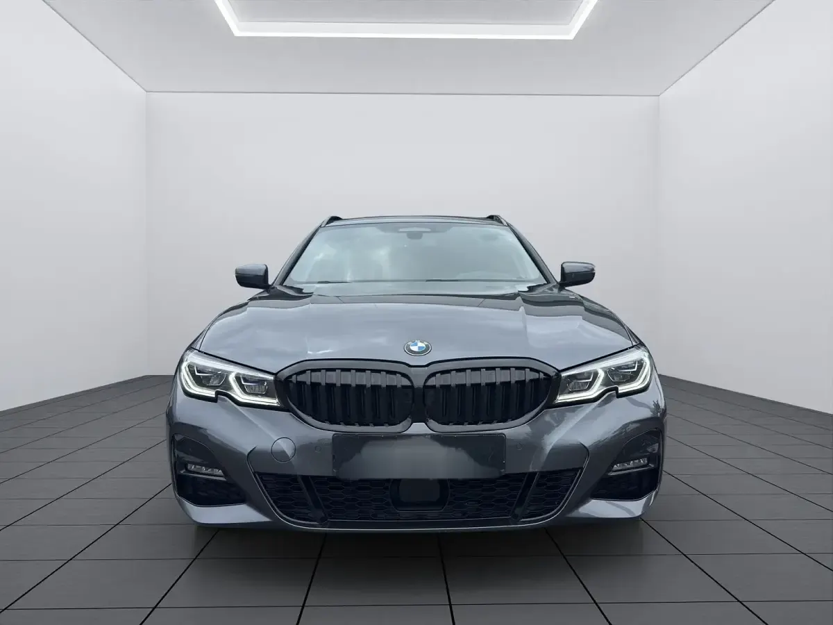 Gebraucht BMW 330 M Sport 265 PS (194 kW) 2019 Grau metallic
