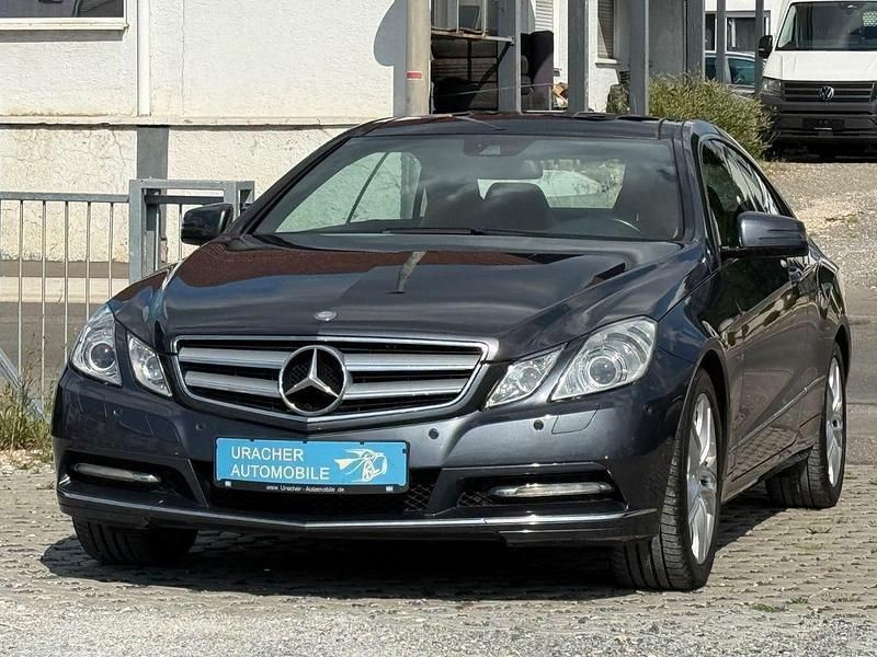 Grau Gebraucht 2011 Mercedes E220 Coupé | 13.990 € (Etwas zu teuer) - Bild 1/4