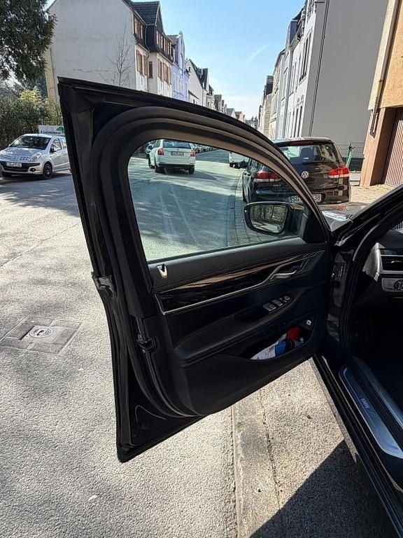 Gebraucht BMW 730L 265 PS (194 kW) 2019 Grau Limousine