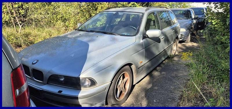 Second-hand BMW 523 170 CP (125 kW) 2000 Argintiu Break