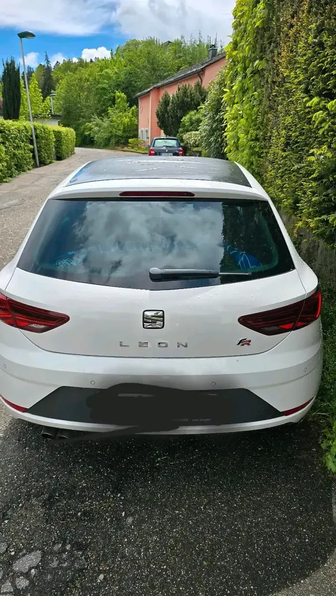 Używany Seat Leon 105 KM (77 kW) 2017 Biały Sedan/Limuzyna