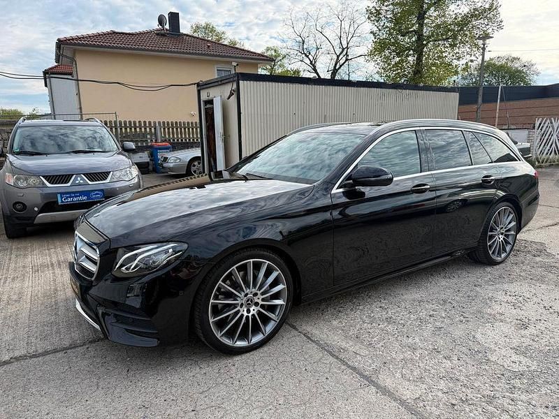 Ung. schwarz unilack Gebraucht 2019 Mercedes E220 AMG Kombi | 27.990 € (Fairer Preis) - Bild 1/4