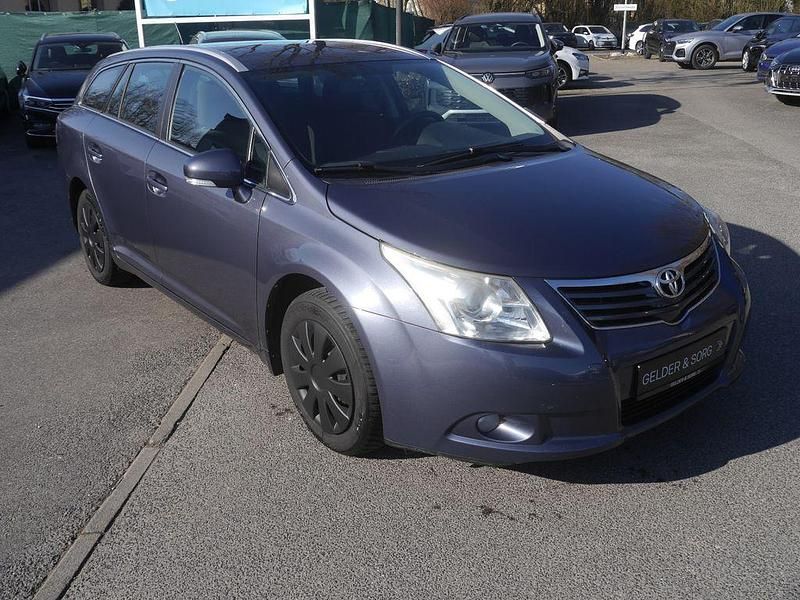 Gebraucht Toyota Avensis Edition 126 PS (92 kW) 2011 Grau Kombi