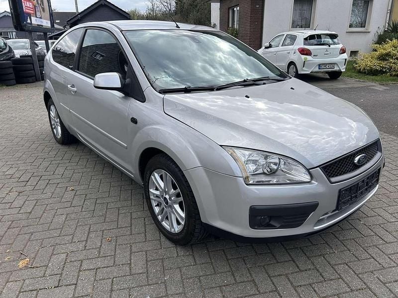 Gebraucht Ford Focus Style 125 PS (91 kW) 2007 Polarsilber metallic Kleinwagen