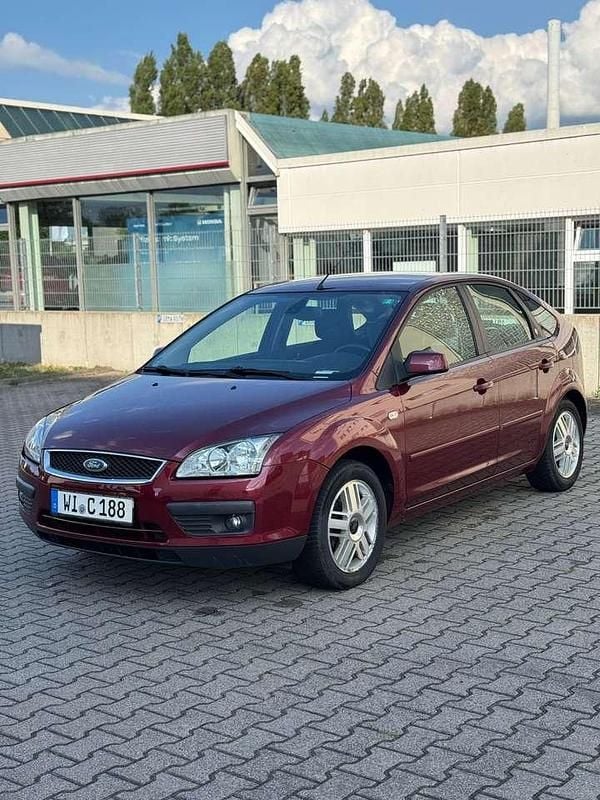 Gebraucht Ford Focus Ghia 101 PS (74 kW) 2006 Rot Kleinwagen