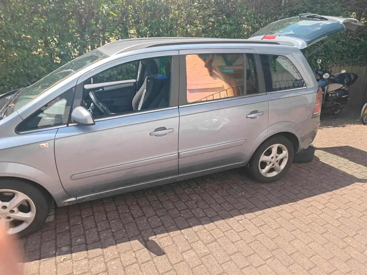 Gebraucht Opel Zafira 126 PS (92 kW) 2006 Silber Van / Kleinbus