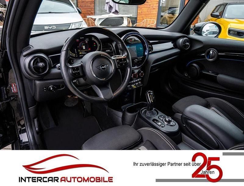Gebraucht Mini Cooper SE Essential 135 kW (184 PS) 2021 Midnight black metallic Kleinwagen