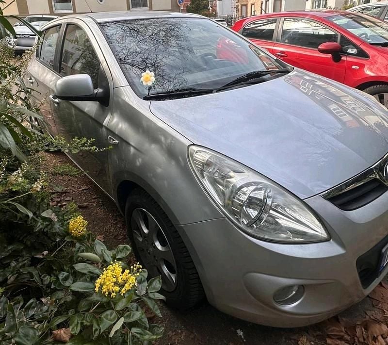 Gebraucht Hyundai i20 101 PS (74 kW) 2009 Grau Kleinwagen