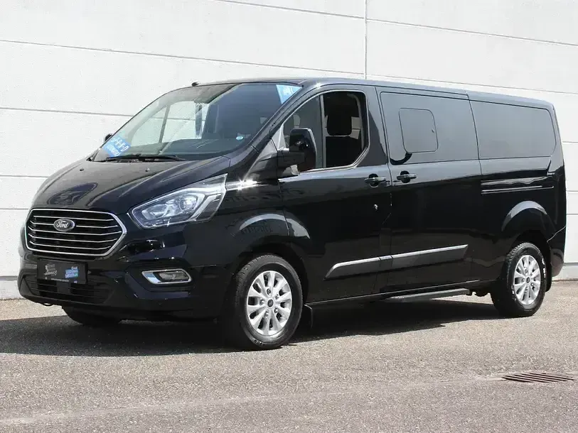 Gebraucht Ford Tourneo Custom Trend 131 PS (96 kW) 2018 Schwarz metallic Van