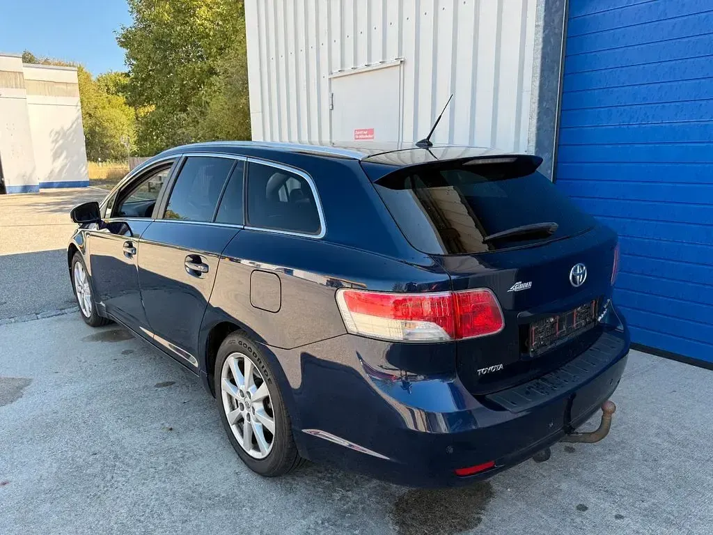Gebraucht Toyota Avensis Executive 152 PS (111 kW) 2011 Blau Kombi