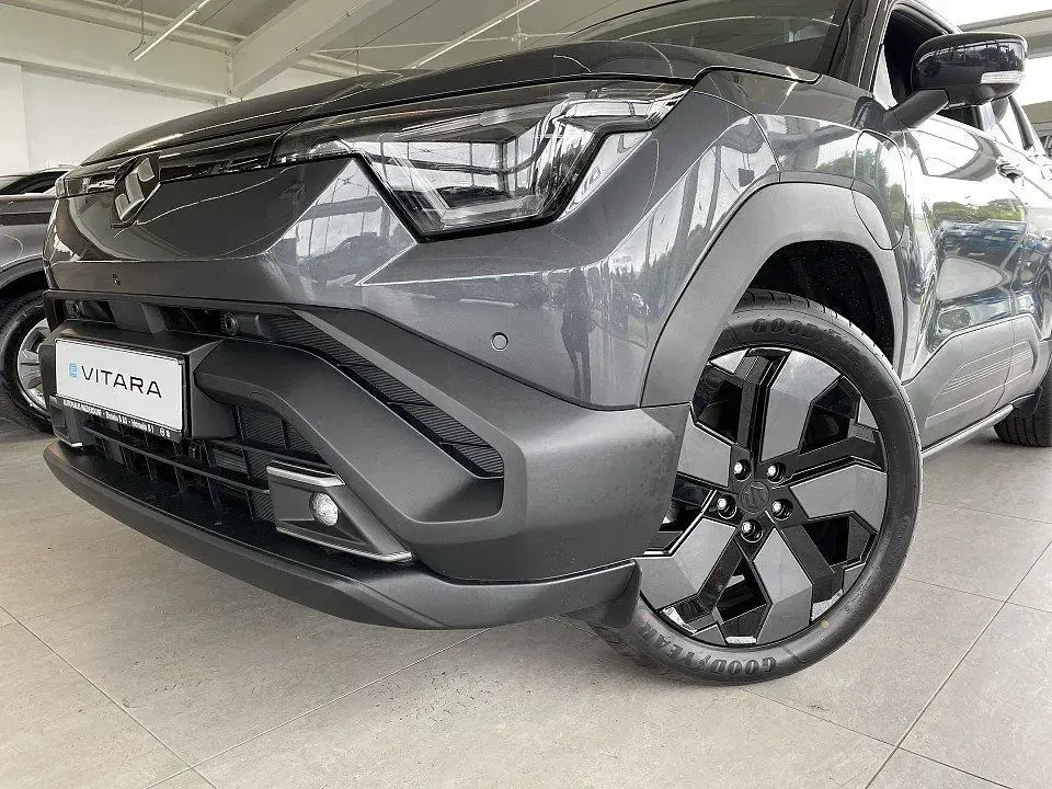 Neu Suzuki e-Vitara Comfort+ 127 kW (174 PS) 2026 Grau SUV