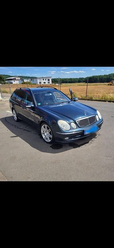 Gebraucht Mercedes E280 Avantgarde 177 PS (130 kW) 2004 Andere farben Kombi