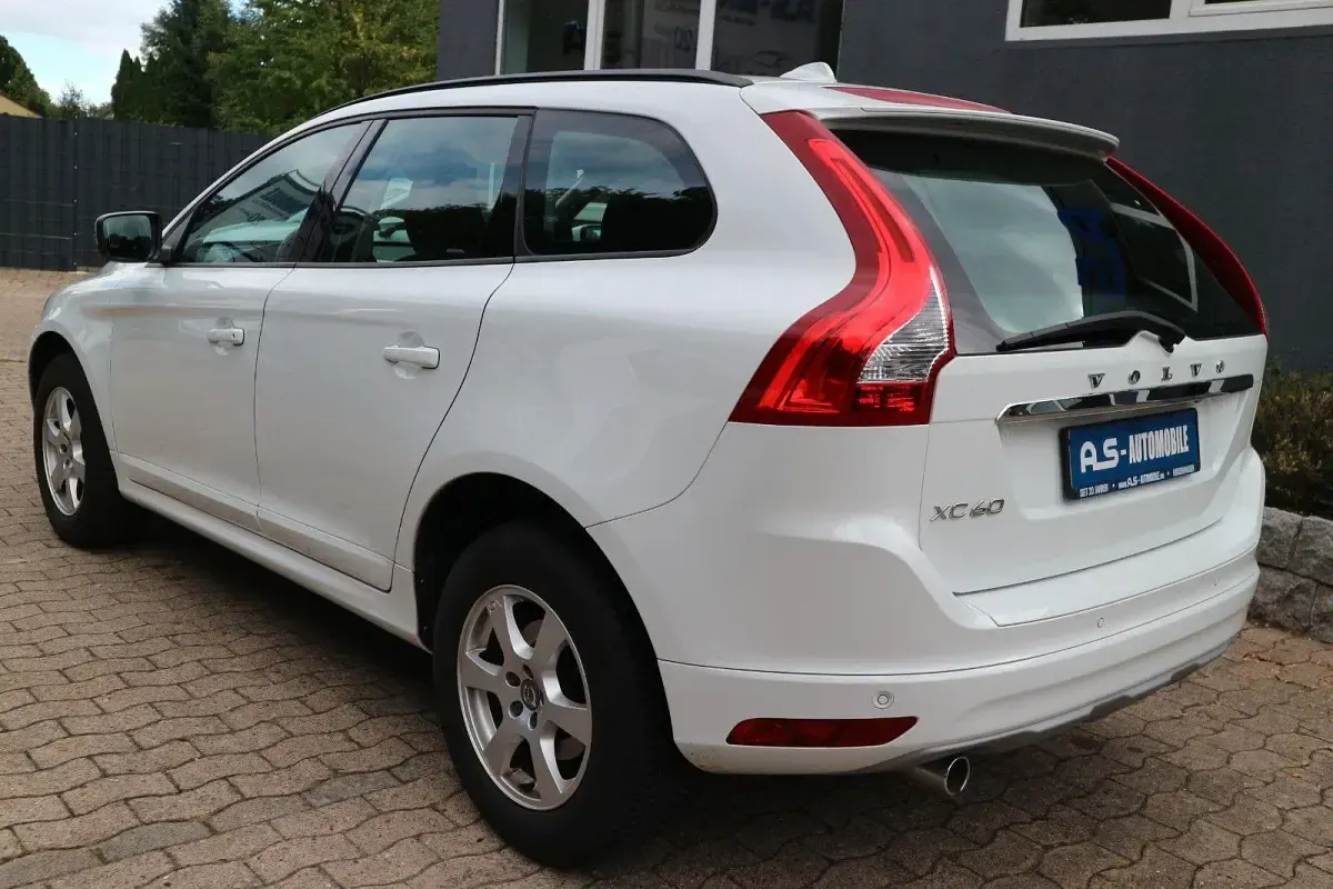 Gebraucht Volvo XC60 Kinetic 150 PS (110 kW) 2016 Weiß SUV
