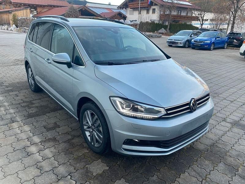 Silber Neu 2025 VW Touran R Van / Kleinbus | 35.800 € - Bild 1/4