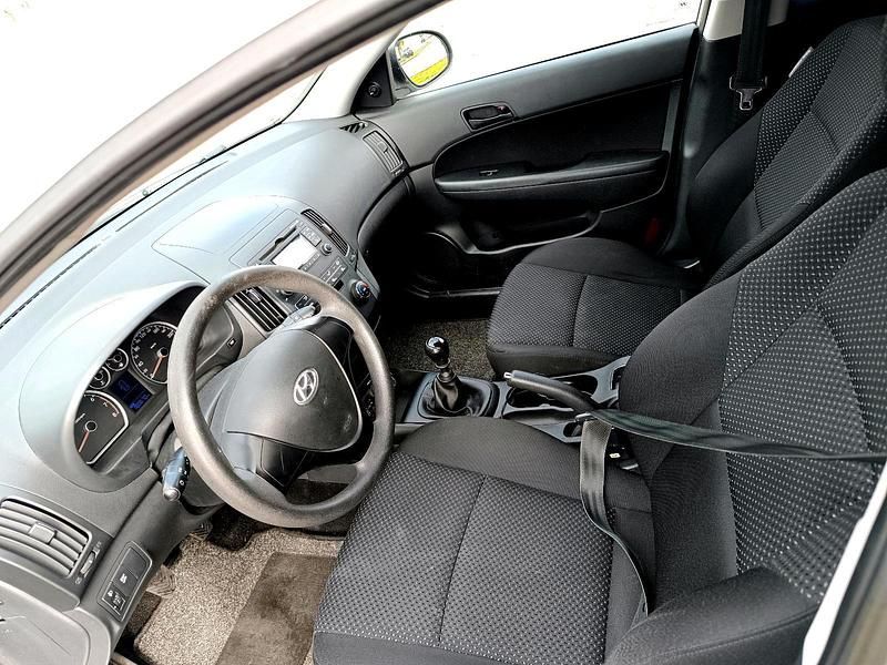 Weiß Gebraucht 2009 Hyundai i30 Kombi | 2.400 € (Superpreis) - Bild 1/4