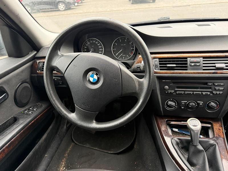 Gebraucht BMW 318 143 PS (105 kW) 2007 Grau Limousine