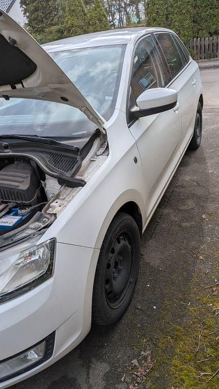 Gebraucht Skoda Rapid Active 105 PS (77 kW) 2013 Weiß Kleinwagen