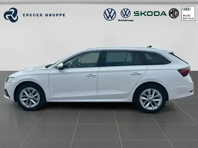 Gebraucht Skoda Octavia Style 116 PS (85 kW) 2023 Candyweiss Kombi