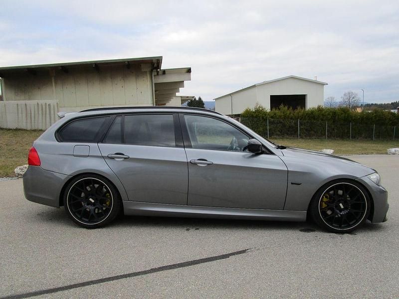 Gebraucht BMW 325 Performance 204 PS (150 kW) 2011 Grau Kombi
