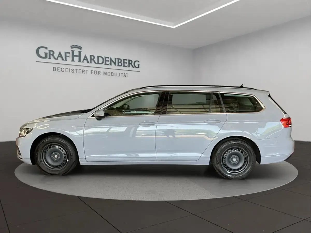Gebraucht VW Passat Business 200 PS (147 kW) 2023 Grau Kombi