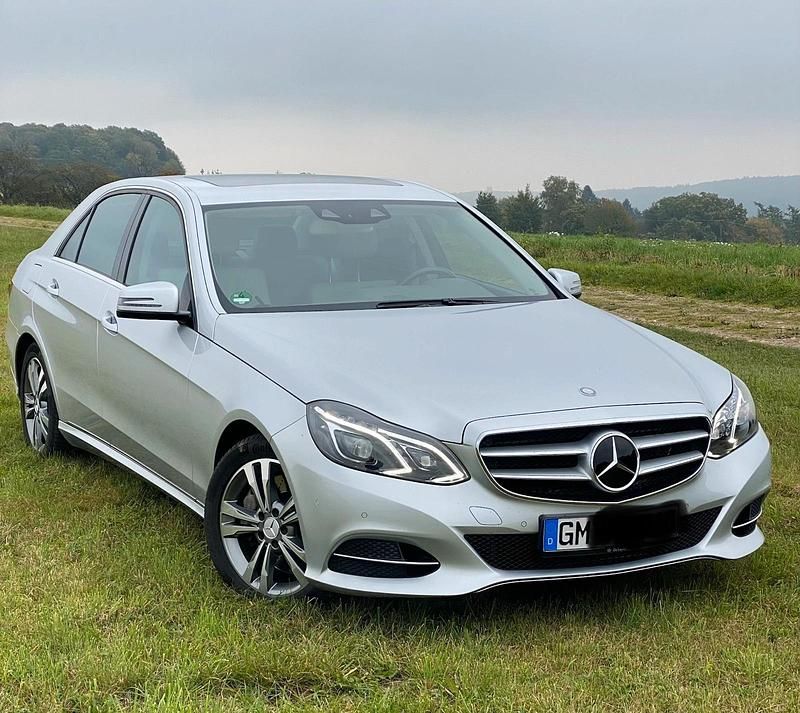 Silber Gebraucht 2014 Mercedes E400 Avantgarde Limousine | 24.900 € - Bild 1/4