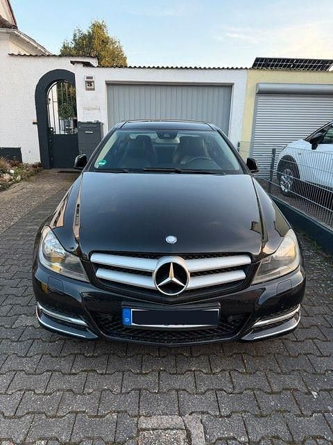 Gebraucht Mercedes C180 156 PS (114 kW) 2011 Schwarz Coupé