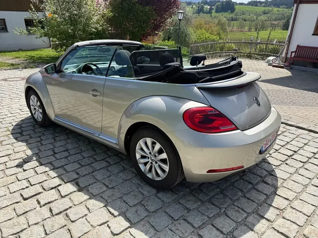 Gebraucht VW Beetle Cabriolet Design 105 PS (77 kW) 2015 Silber Cabrio