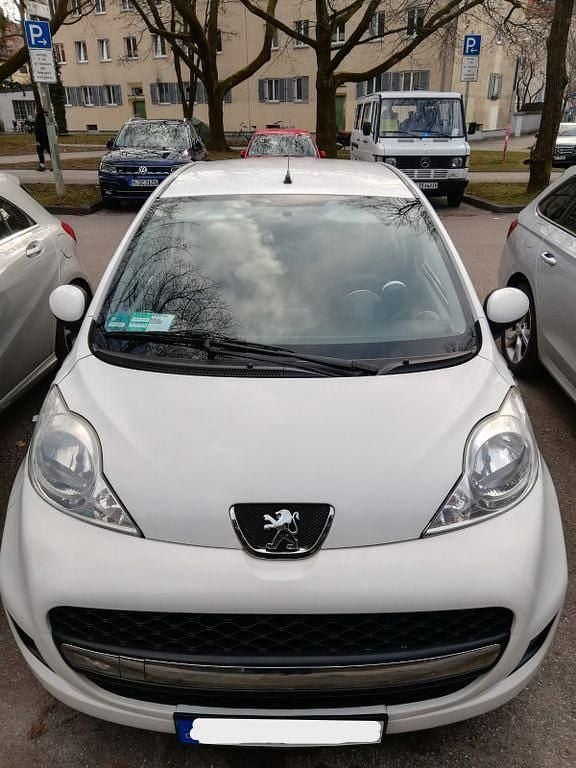 Gebraucht Peugeot 107 68 PS (50 kW) 2010 Weiß Kleinwagen