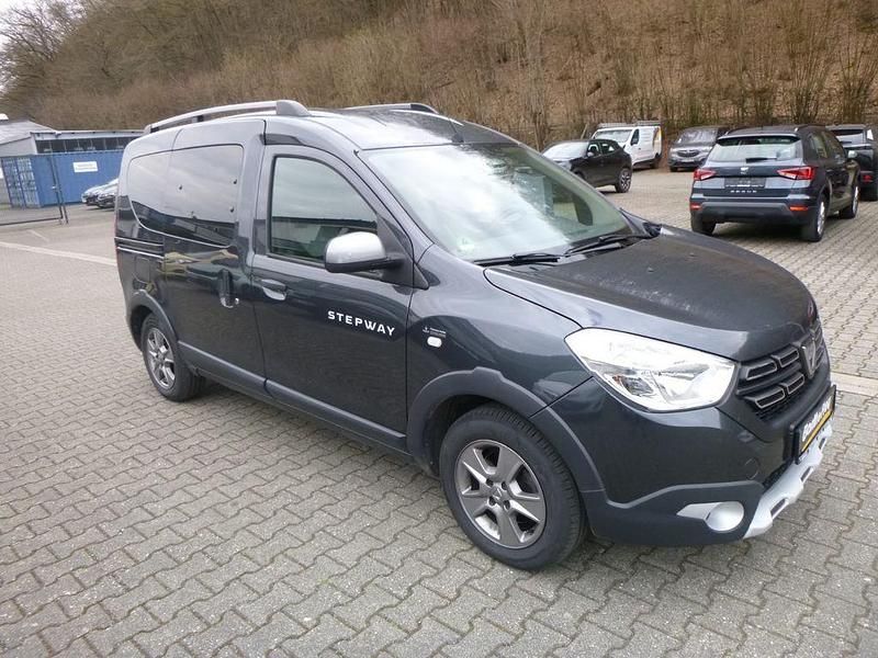 Gebraucht Dacia Dokker Stepway 116 PS (85 kW) 2019 Grau Van / Kleinbus