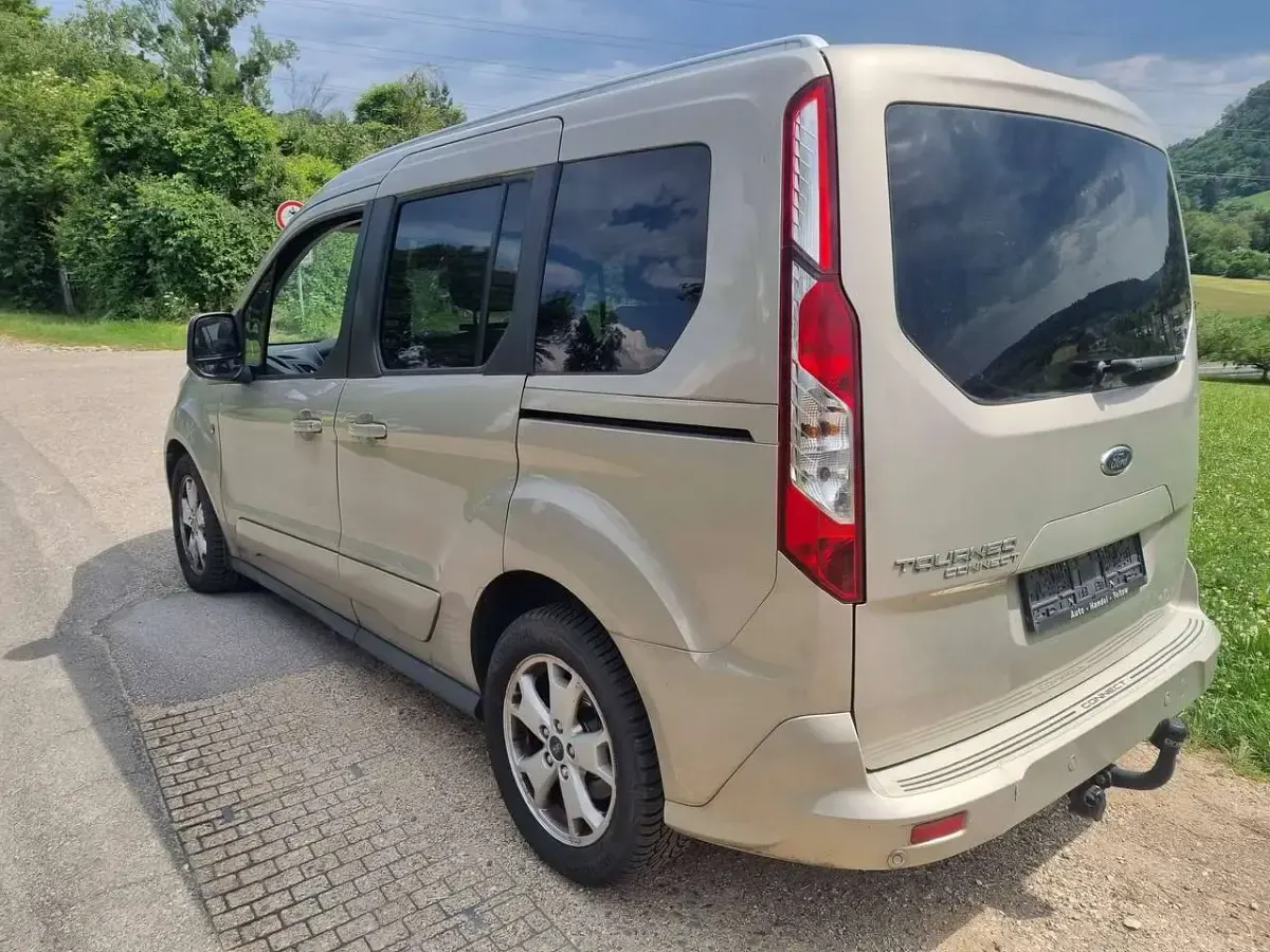 Gebraucht Ford Tourneo Connect Titanium 120 PS (88 kW) 2017 Titangrau metallic Van / Kleinbus