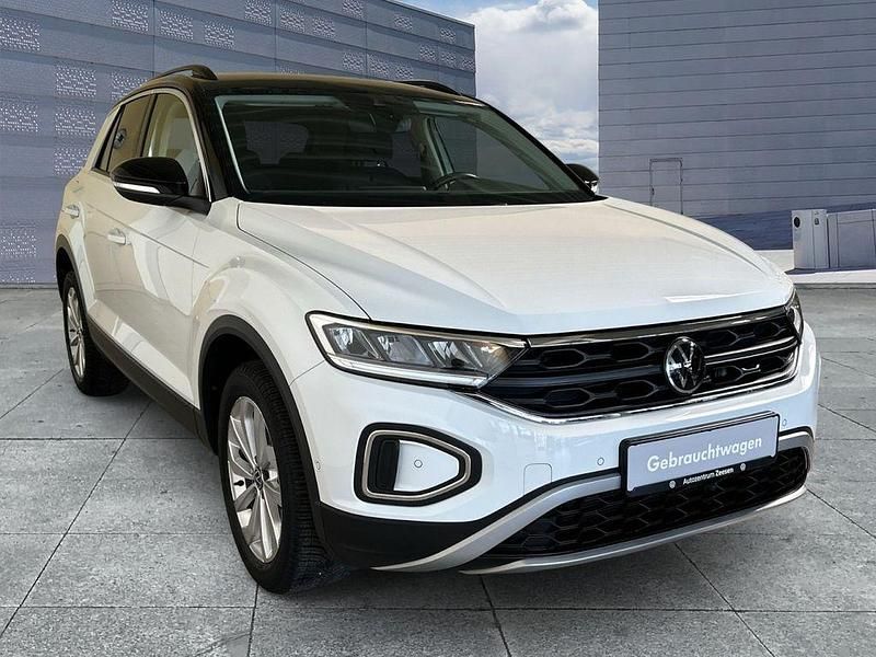 Gebraucht VW T-Roc Life 110 PS (80 kW) 2023 Weiß SUV