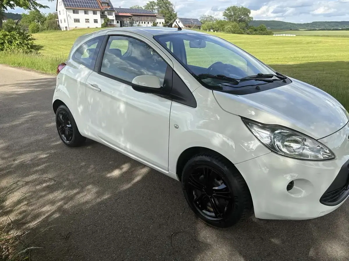 Gebraucht Ford Ka 69 PS (50 kW) 2015 Weiß Limousine