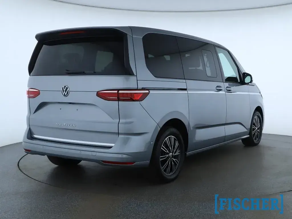 Używany VW T7 Style 150 KM (110 kW) 2025 Srebrny Van