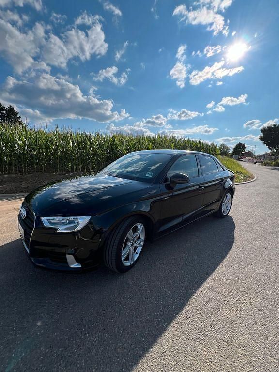Schwarz Gebraucht 2020 Audi A3 Sport Limousine | 21.500 € (Fairer Preis) - Bild 1/4