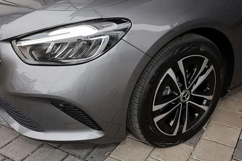 Gebraucht Mercedes B180 Progressive 136 PS (100 kW) 2024 Metalliclack mountaingrau Van / Kleinbus