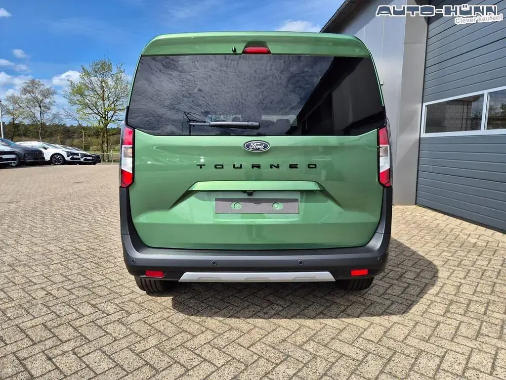 Nowe Ford Tourneo Courier Active 125 KM (91 kW) 2026 Zielony Minivan