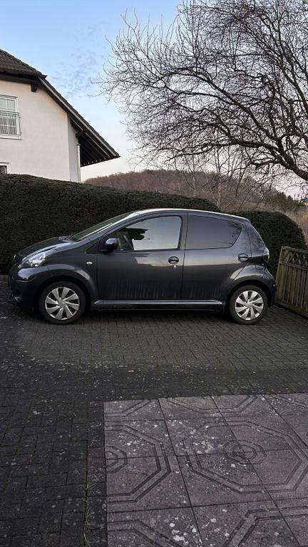 Gebraucht Toyota Aygo Cool 68 PS (50 kW) 2013 Grau Kleinwagen