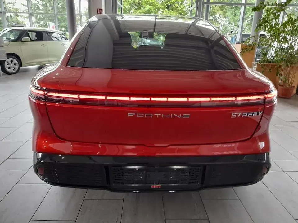 Gebraucht DFSK Forthing 7 209 PS (153 kW) 2026 Rot Limousine
