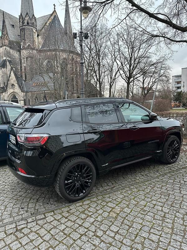 Gebraucht Jeep Compass 249 PS (183 kW) 2022 Schwarz SUV