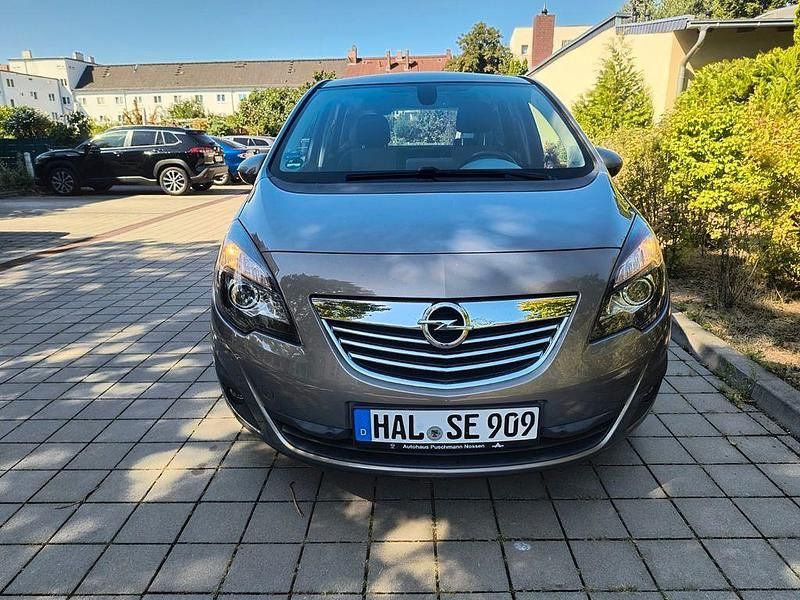 Grau Gebraucht 2010 Opel Meriva Innovation Van / Kleinbus | 4.999 € (Guter Preis) - Bild 1/4