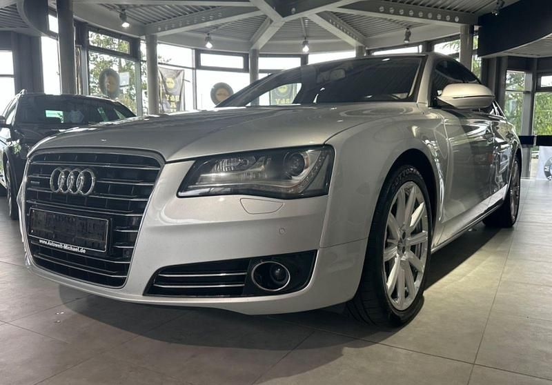 Silber Gebraucht 2011 Audi A8 Ambiente Limousine | 18.999 € (Etwas zu teuer) - Bild 1/4