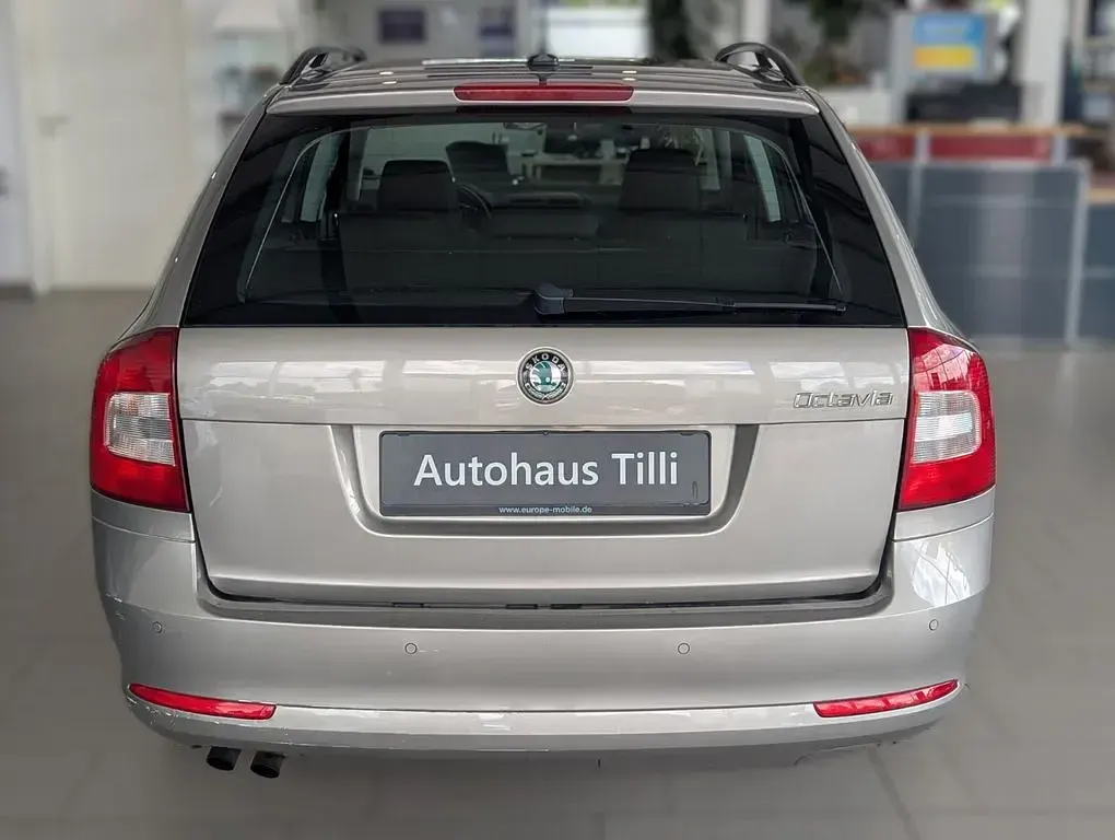 Gebraucht Skoda Octavia Elegance 122 PS (89 kW) 2012 Beige Kombi