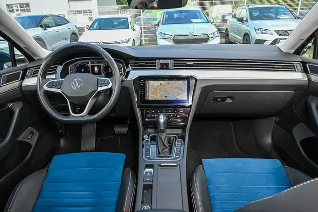 Gebraucht VW Passat Elegance 200 PS (147 kW) 2022 Andere farbe Kombi