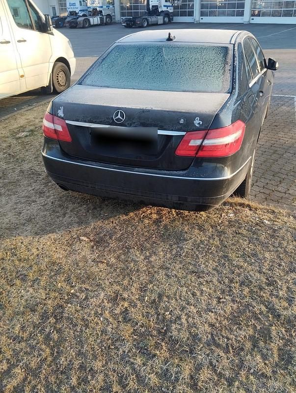 Gebraucht Mercedes E250 204 PS (150 kW) 2010 Schwarz Limousine