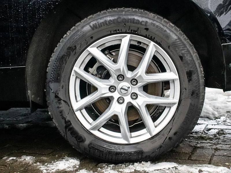 Gebraucht Volvo XC60 Plus 455 PS (334 kW) 2024 Onyx black / metallic SUV