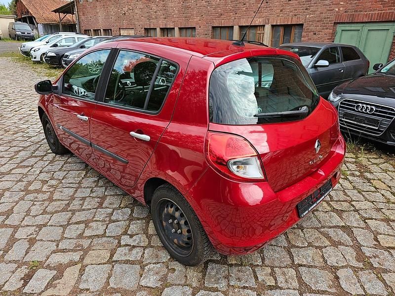 Gebraucht Renault Clio III 75 PS (55 kW) 2010 Rot Limousine