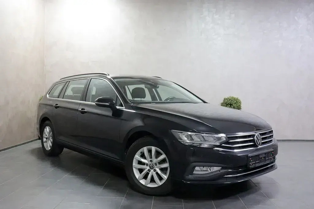 Gebraucht VW Passat Business 122 PS (89 kW) 2022 Deep black perleffekt Kombi