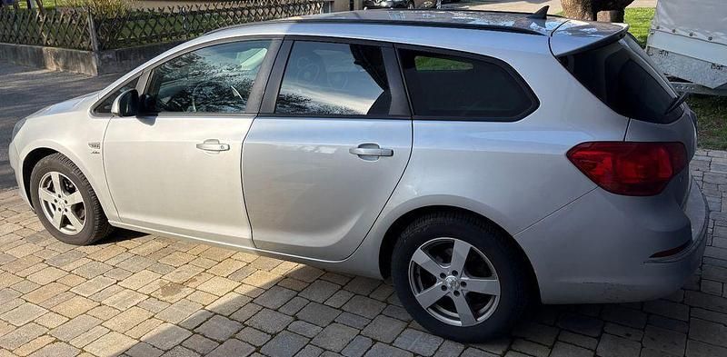 Gebraucht Opel Astra 140 PS (102 kW) 2013 Silber Kombi