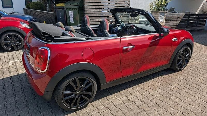 Usado Mini Cooper Cabriolet 136 HP (100 kW) 2017 Vermelho Cabrios