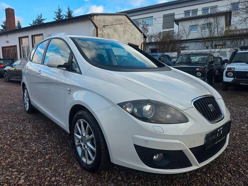 Weiß Gebraucht 2010 Seat Altea XL Stylance Van / Kleinbus | 6.000 € (Fairer Preis) - Bild 1/4